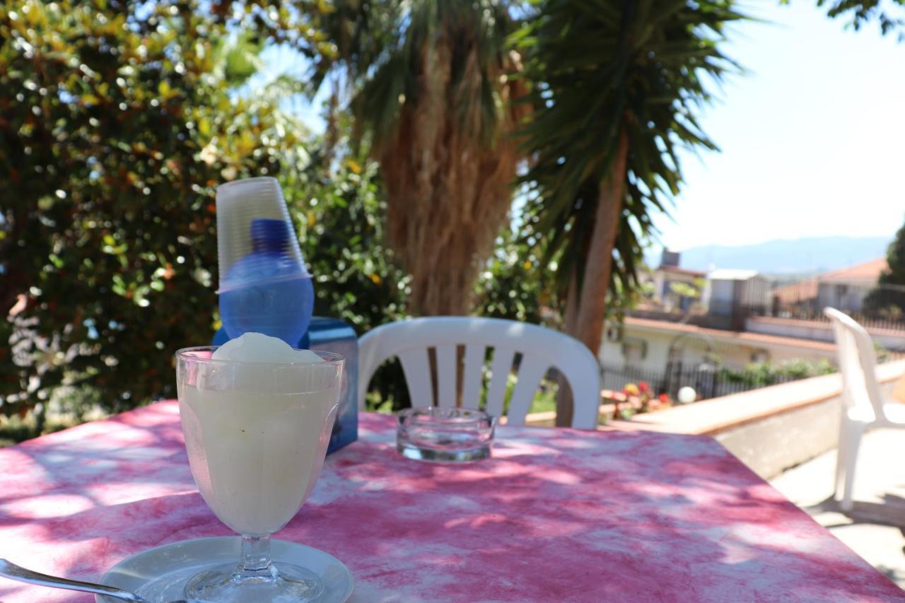 Terrazza Lungomare Vila Caronia Marina Exterior foto