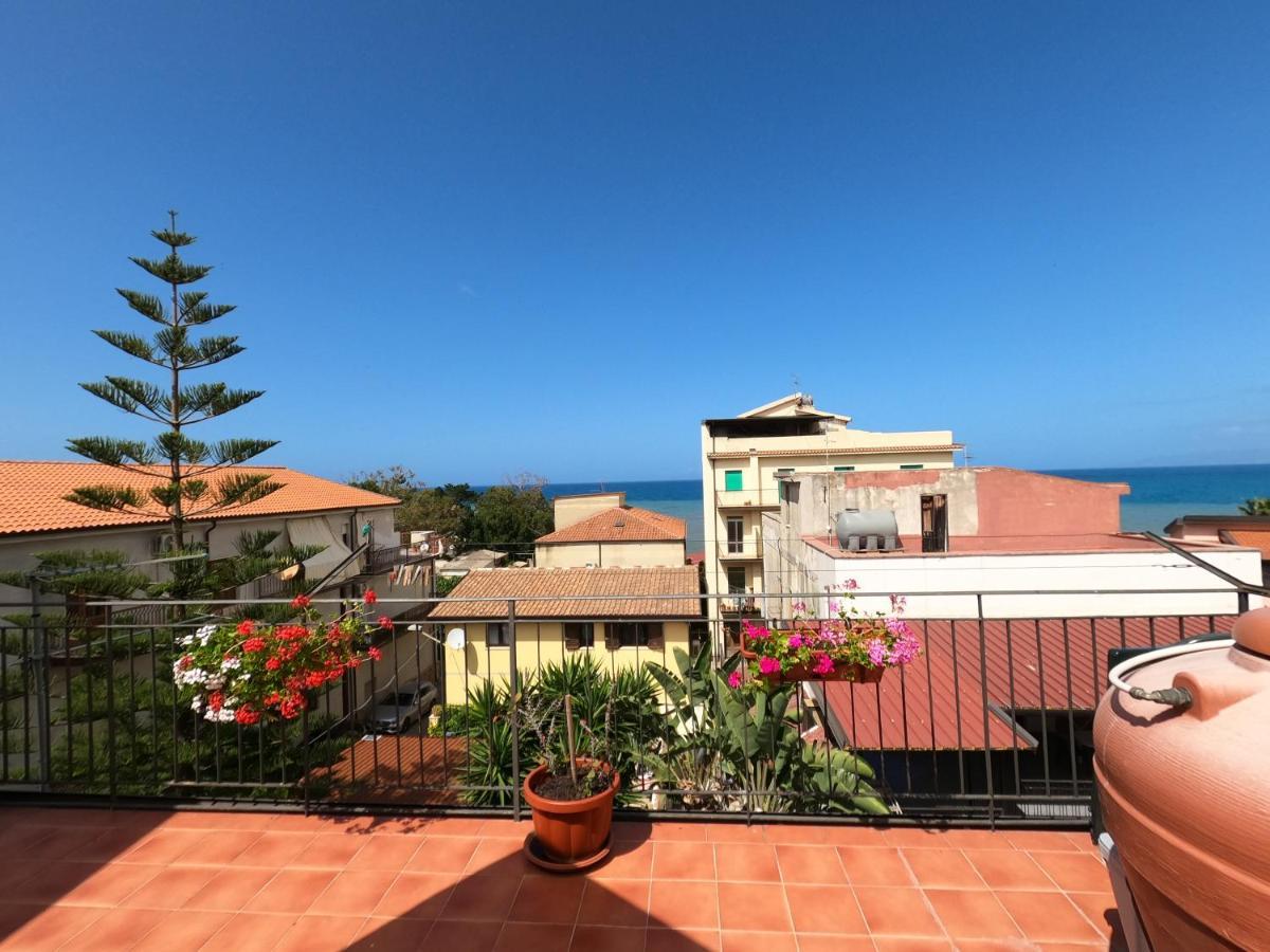 Terrazza Lungomare Vila Caronia Marina Exterior foto